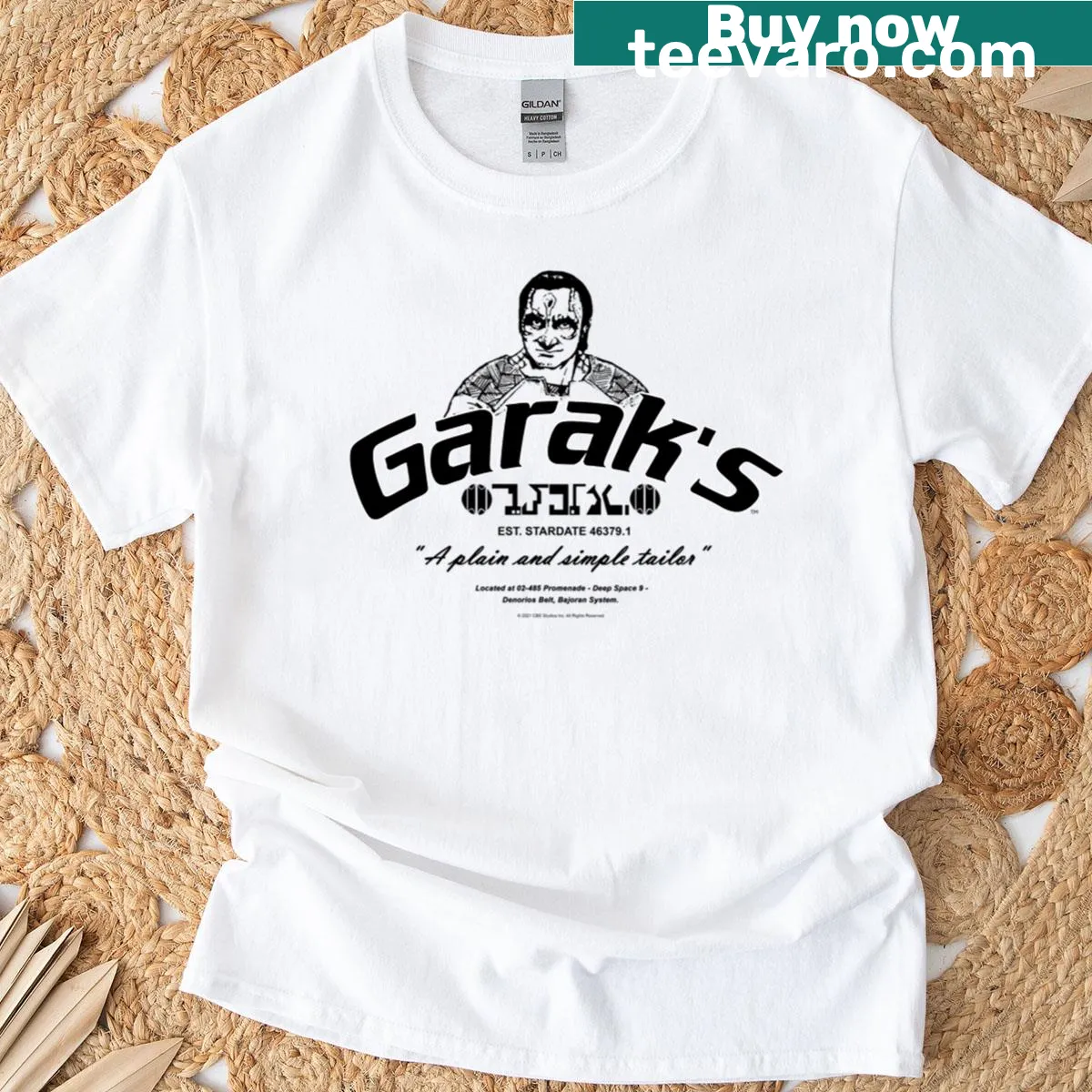 Minimalist silhouette of Garak from Star Trek Deep Space Nine — on a men's t-shirt