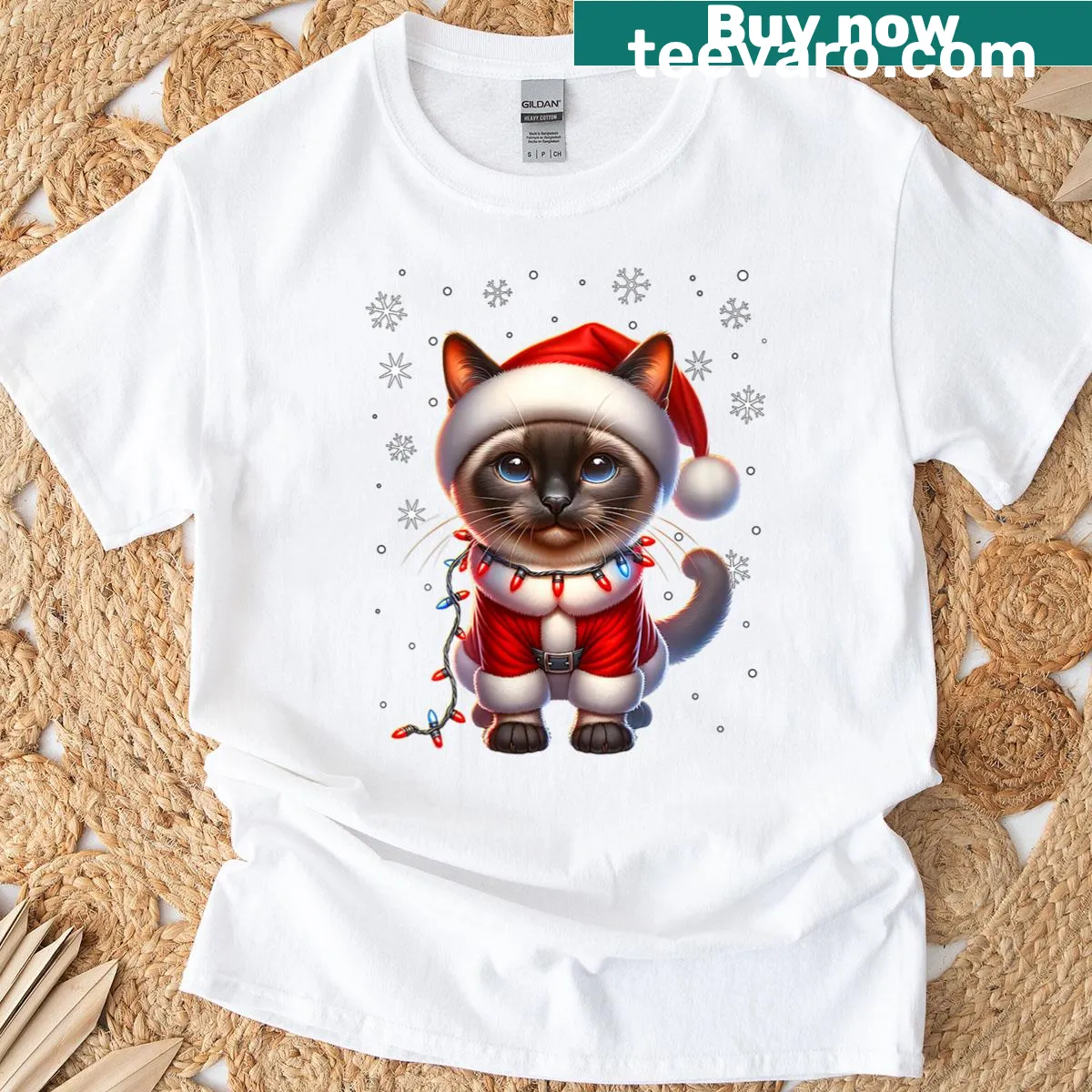Siamese cat in Santa Claus costume on a Christmas-themed T-shirt. — on a men's t-shirt