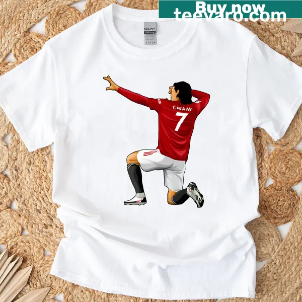 T-shirt featuring Edinson Cavani's number 7 with arrow graphics