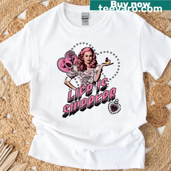 T-shirt featuring Red from Descendants in vibrant illustration