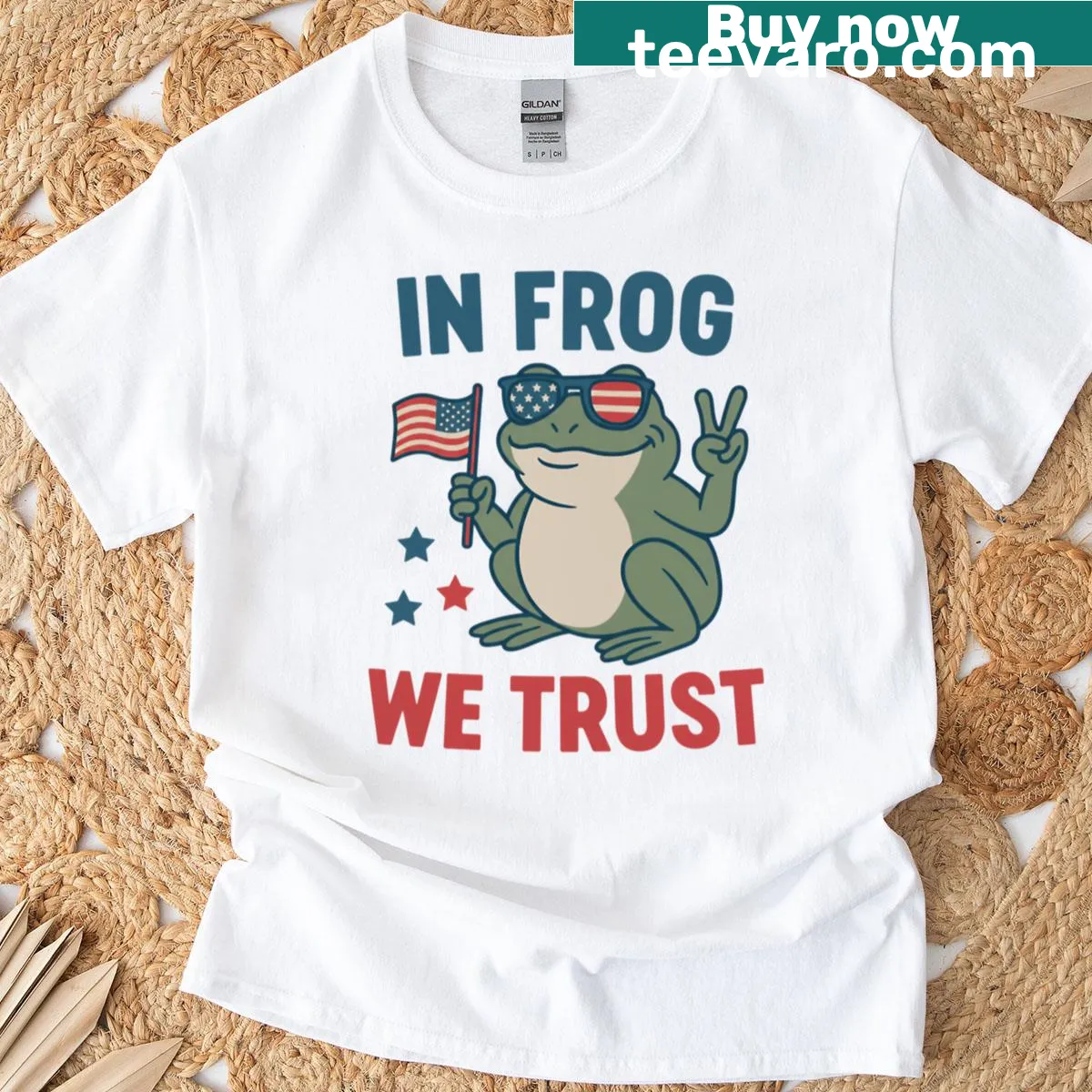 Patriotic T-shirt with the phrase 'In Frog We Trust' and frog illustration — on a men's t-shirt