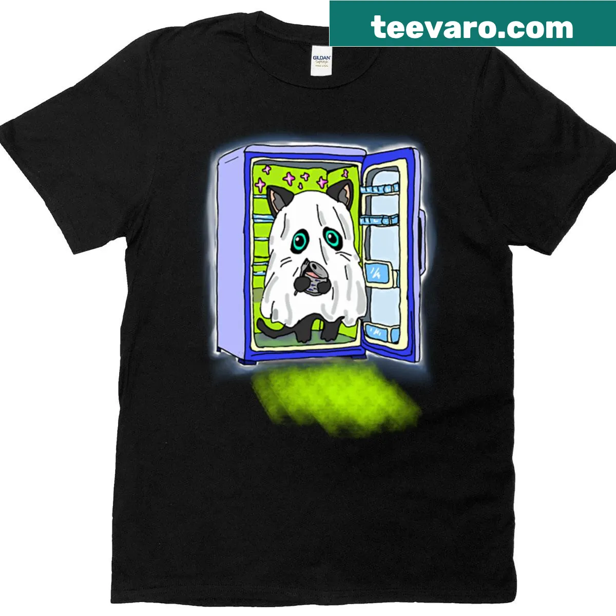Adorable ghost cat for Halloween festivities — on a men's t-shirt