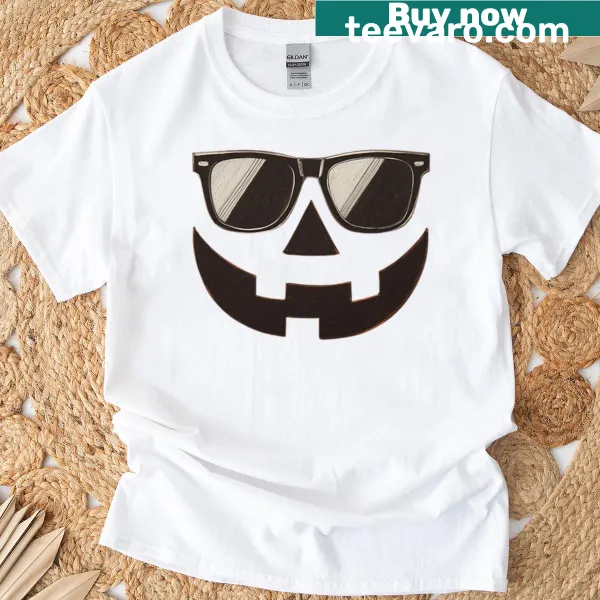 Oversized t-shirt with funny pumpkin face graphic