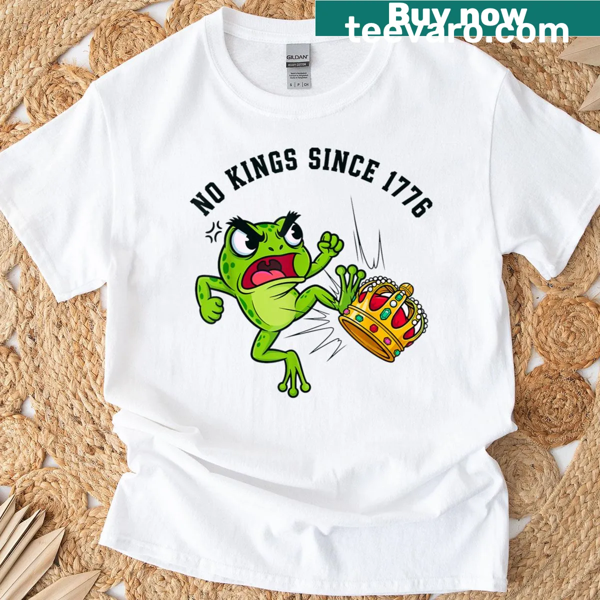 Angry frog T-shirt with the phrase No Kings Since 1776 in vintage style. — on a men's t-shirt