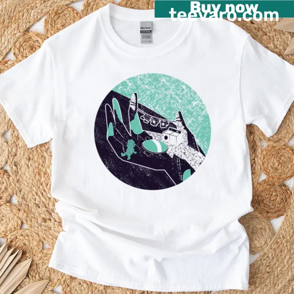 T-shirt featuring the text 'On The Hand' in a fun design
