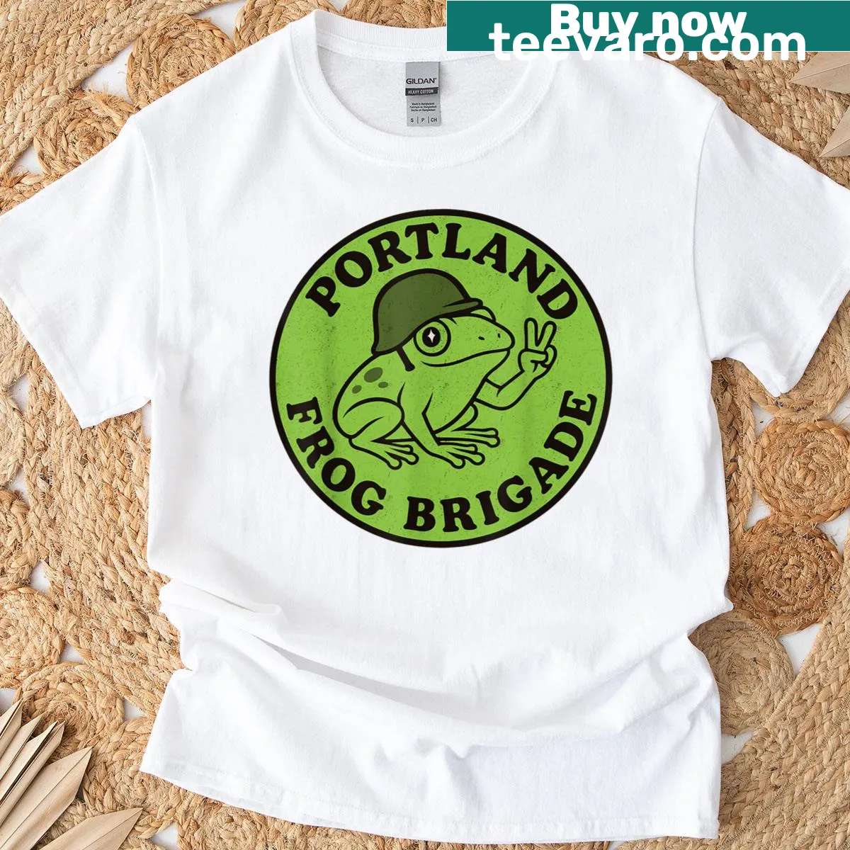 Vintage design of frogs together on a distressed Oregon t-shirt — on a men's t-shirt