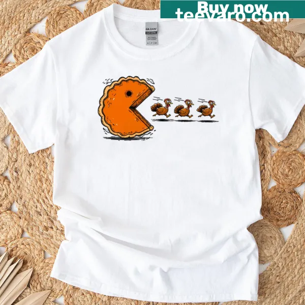 Funny cartoon of a pumpkin pie chasing a turkey on a t-shirt