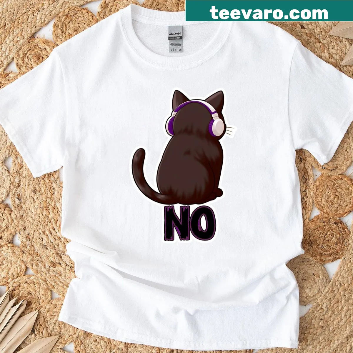 Minimalist silhouette of a Brindle Vexmoor dog — on a men's t-shirt