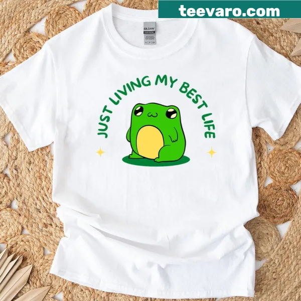 Oversized t-shirt with whimsical graphic of protesting frogs