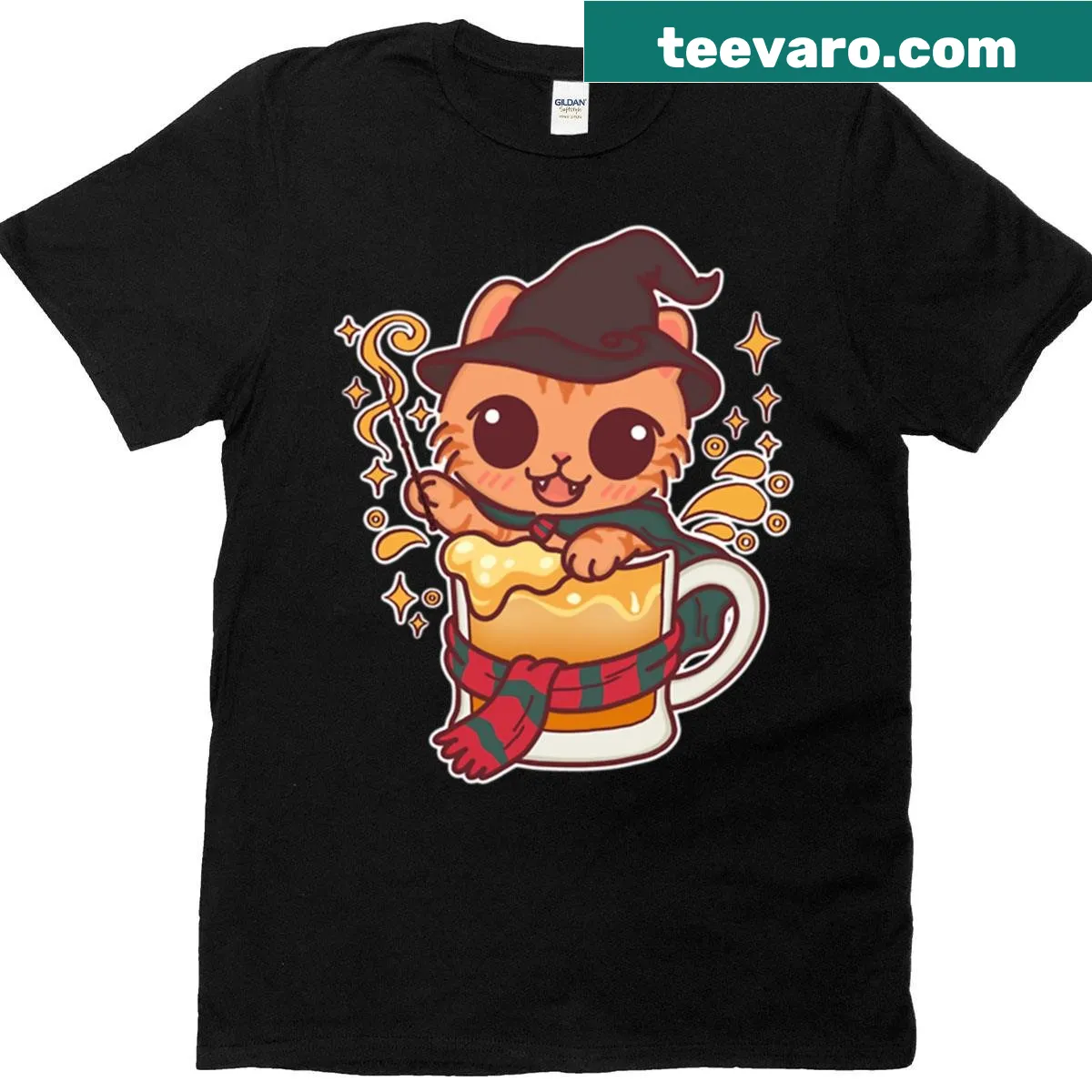 Cute Christmas cat wizard in a butterbeer mug t-shirt — on a men's t-shirt