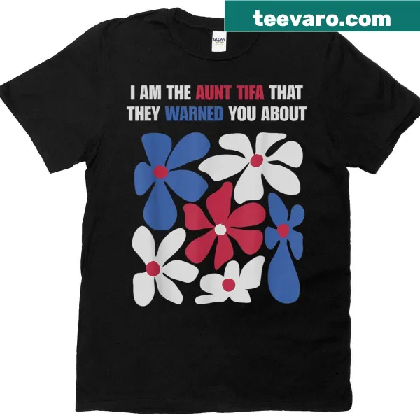 Hand-lettered text shirt about being an aunt