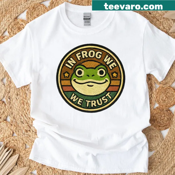 Oversized t-shirt with 'In Frog We Trust' quote and frog design