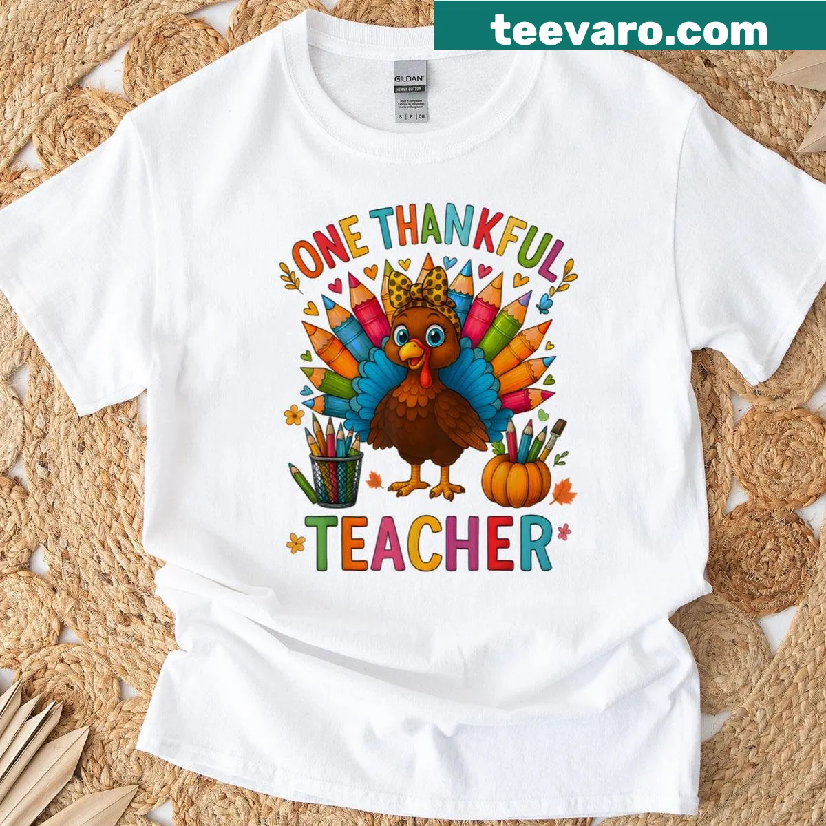 Thanksgiving t-shirt with turkey and colorful pencils for teachers — on a men's t-shirt