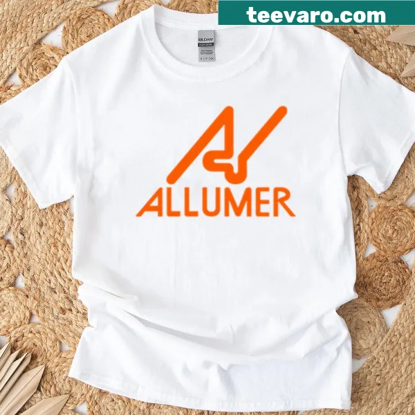 Minimalist Allumer 02 T-shirt with hand-lettered design.