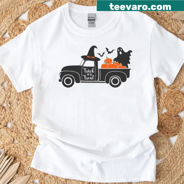 Playful t-shirt depicting a car in a Halloween trick-or-treat scene