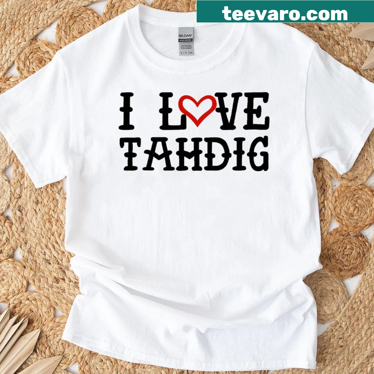 Funny tahdig lover t-shirt with heart illustration celebrating Persian food. — on a men's t-shirt