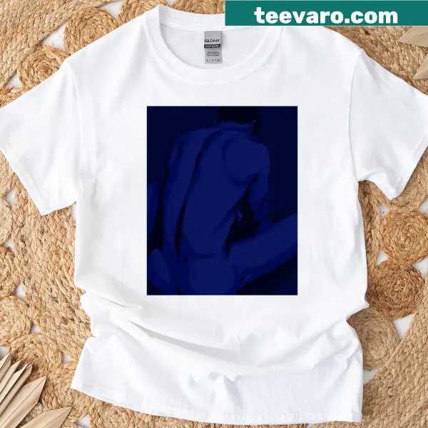 Graphic T-shirt featuring a bloody Jason from horror films