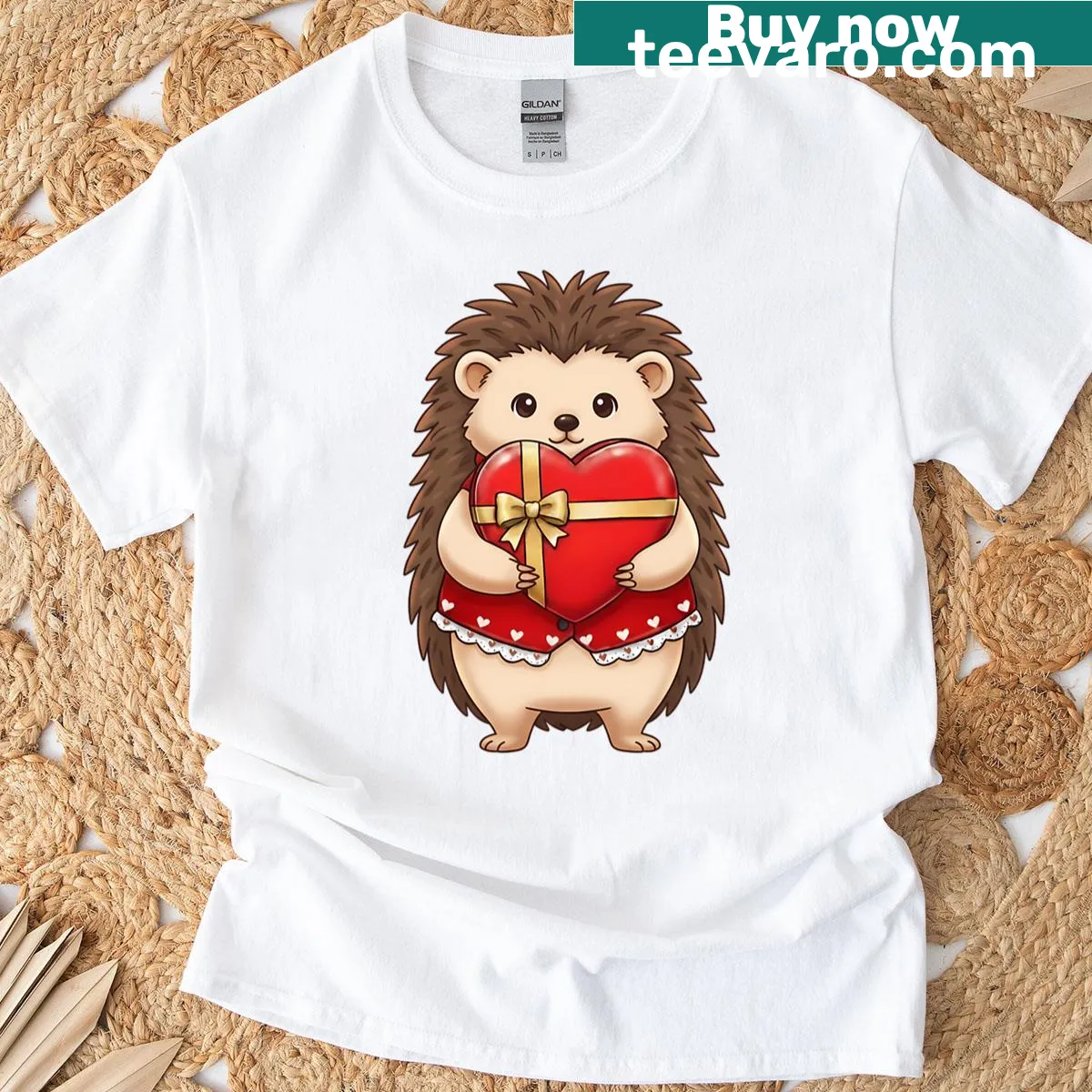Cute hedgehog hugging a heart on a Valentine T-shirt — on a men's t-shirt