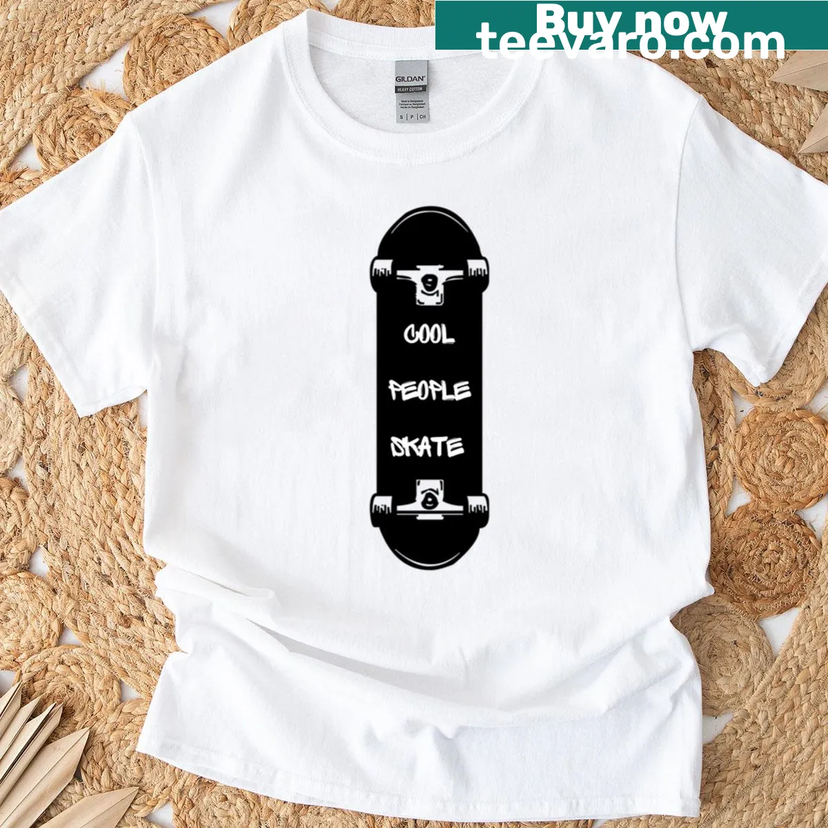 Vintage T-shirt with the quote Cool People Skate in skater style. — on a men's t-shirt