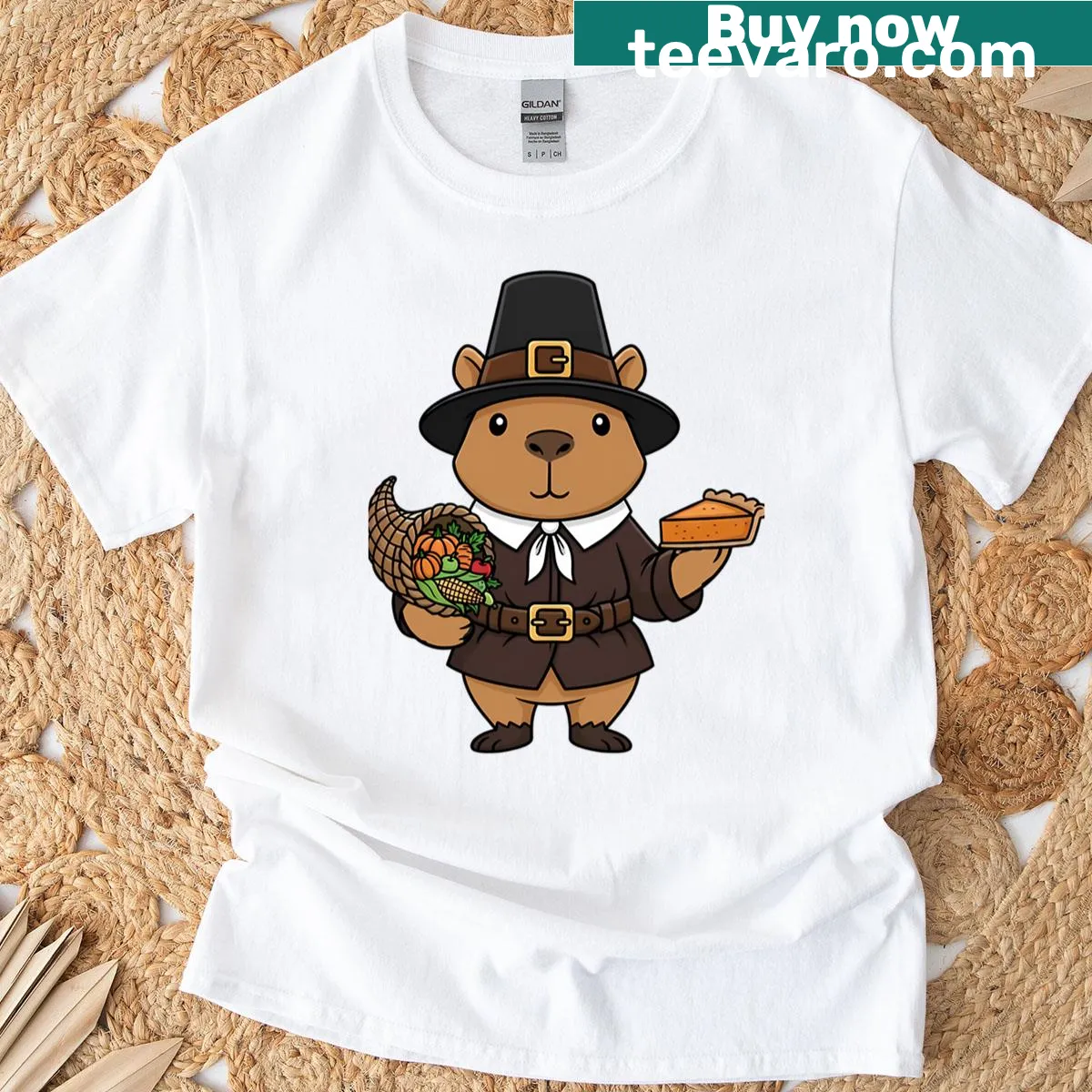 Cute T-shirt featuring a capybara as a pilgrim during pie harvest — on a men's t-shirt