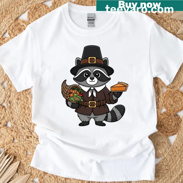 Cartoon raccoon pilgrim with a harvest pie on a T-shirt