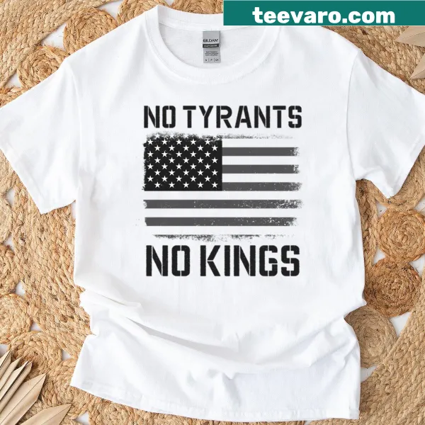 Oversized t-shirt with the slogan 'No Tyrants No Kings'