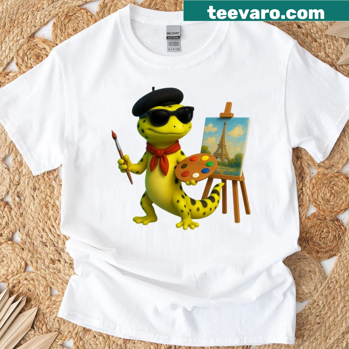 Oversized shirt with a neon gecko as an artist design — on a men's t-shirt