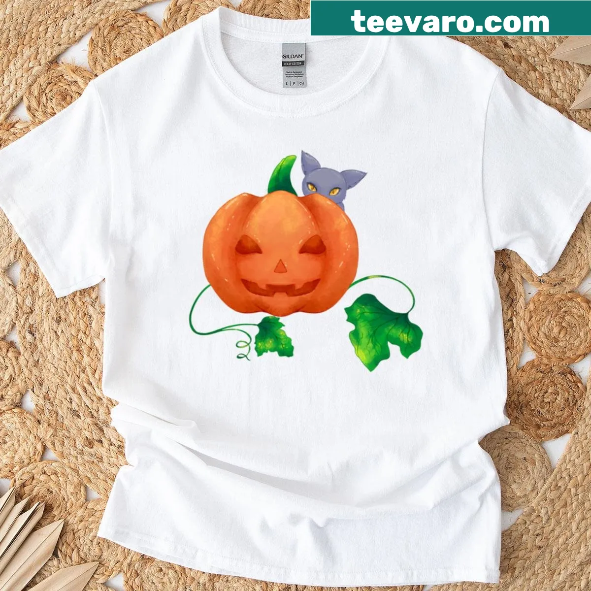 Cute illustration of a pumpkin and cat on T-shirt — on a men's t-shirt