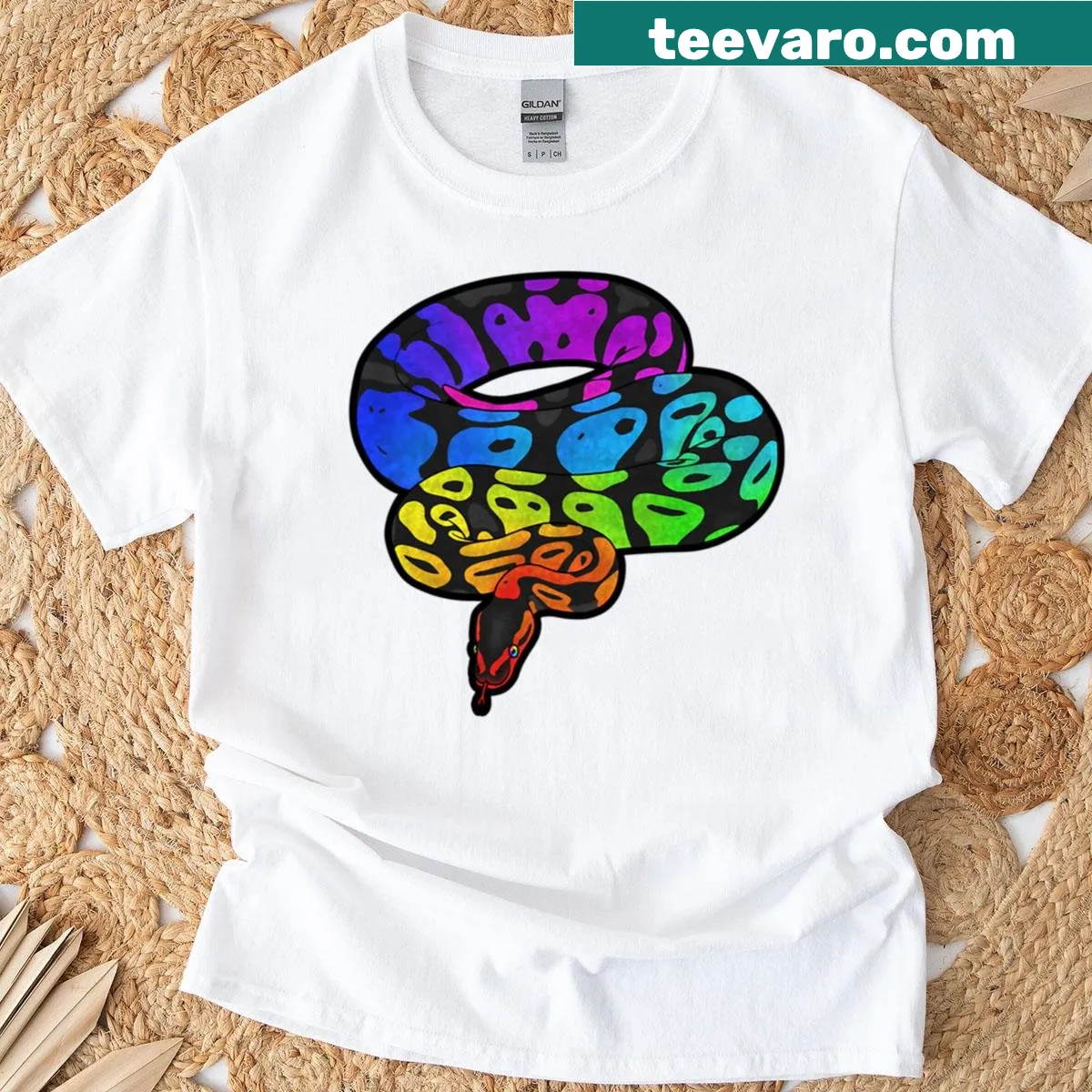 Minimalist snake silhouette graphic on a T-shirt. — on a men's t-shirt