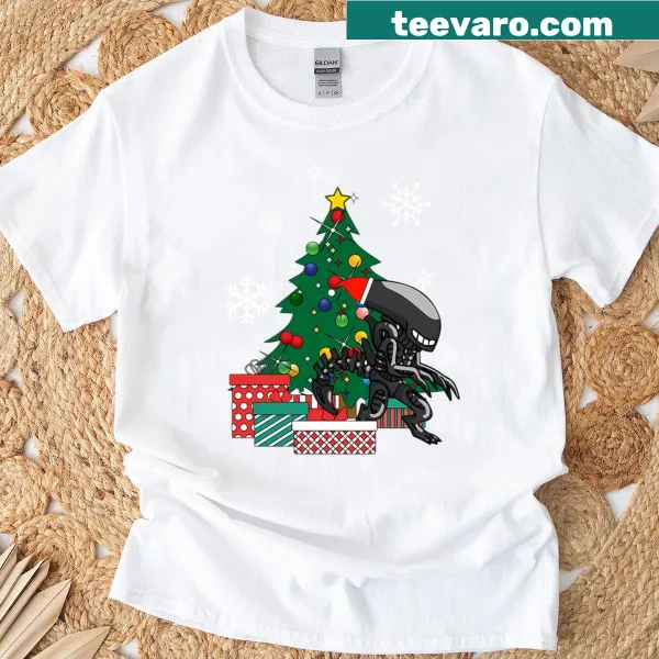 Cartoon alien Xenomorph around a Christmas tree on a T-shirt