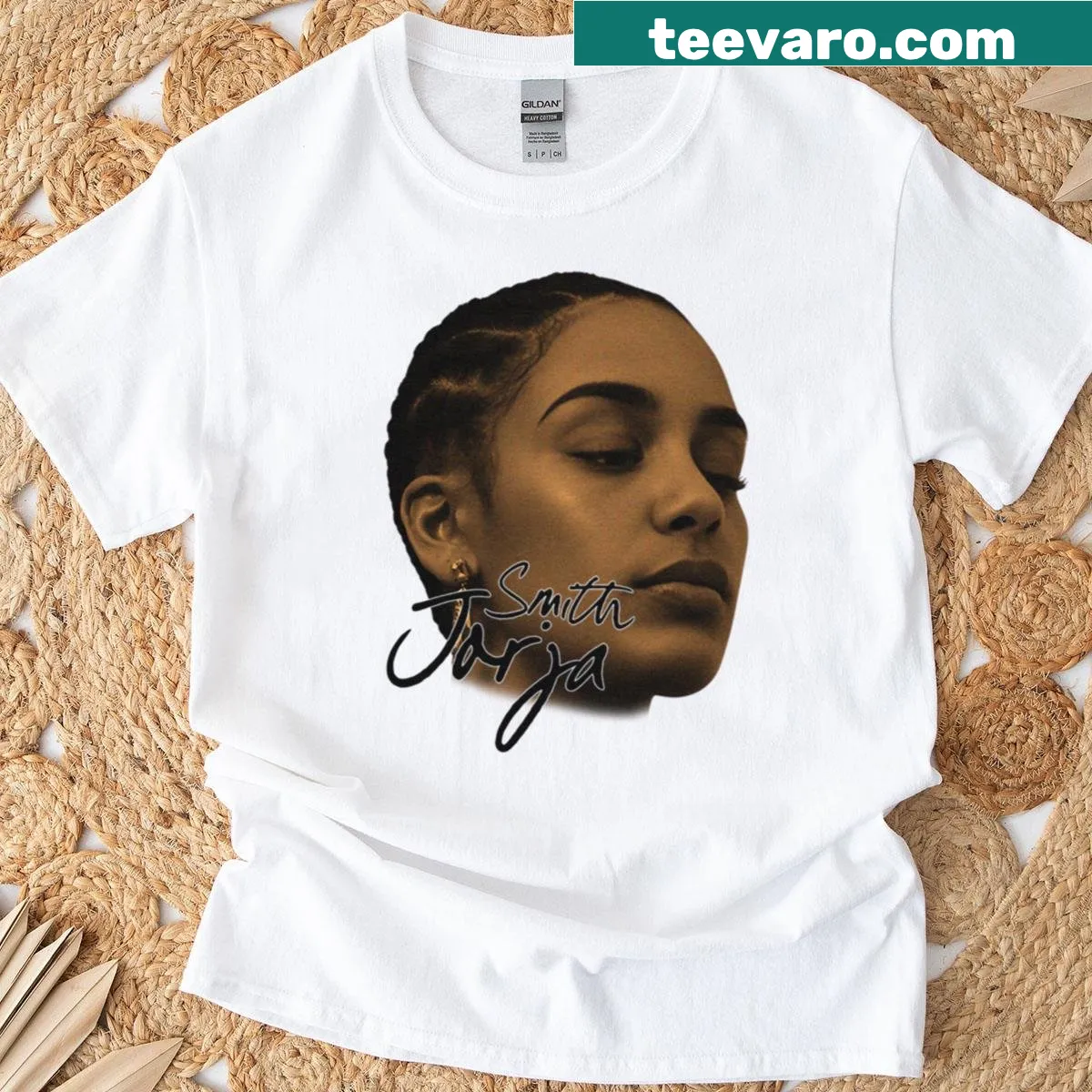 Illustration of a brown soul singer woman on a t-shirt — on a men's t-shirt