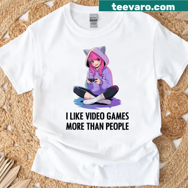 Funny gamer t-shirt with text about video games and people