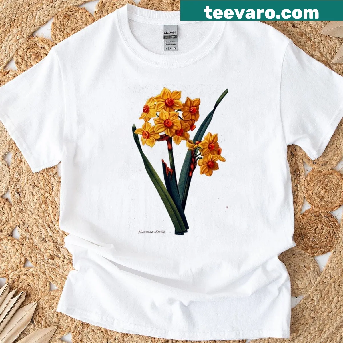 Illustration of Narcissus Pseudonarcissus flower on a t-shirt — on a men's t-shirt