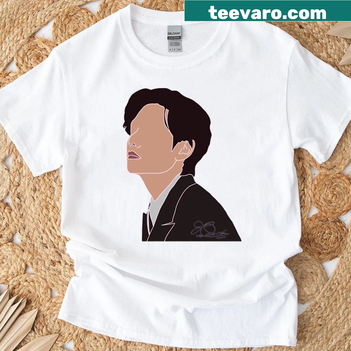 Oversized T-shirt featuring a minimalist line drawing of Taehyung — on a men's t-shirt