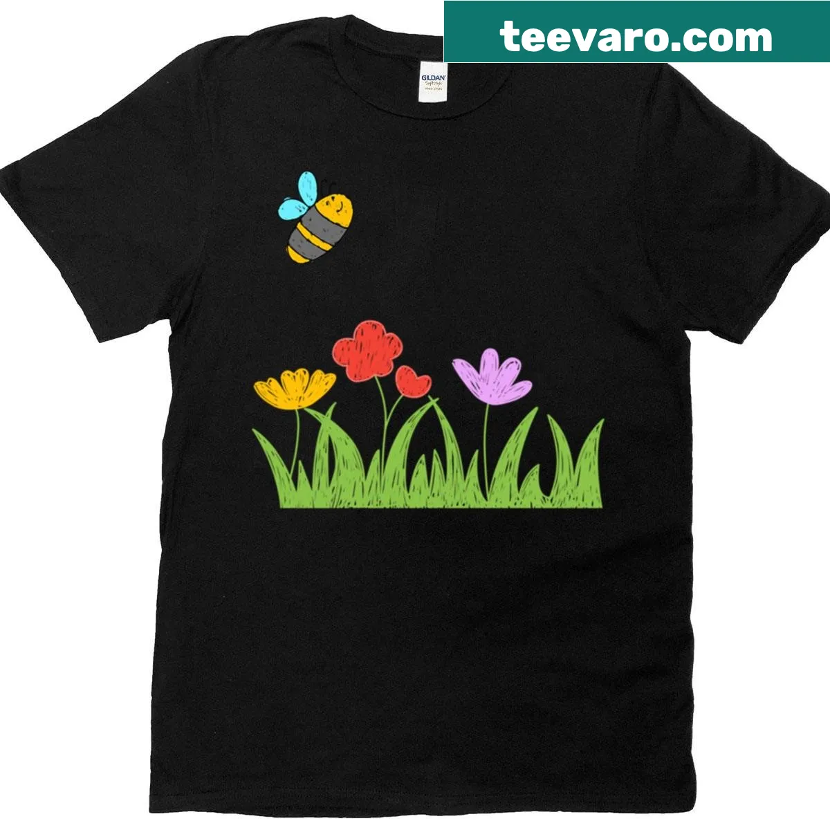 Kids' T-shirt with happy bumblebee and colorful flowers doodle art — on a men's t-shirt