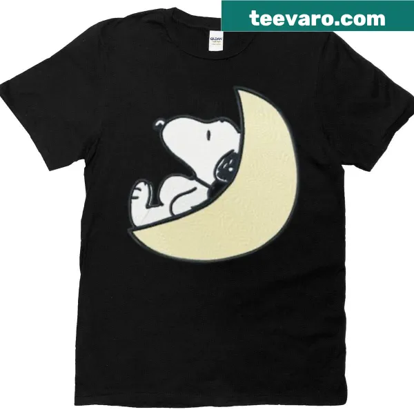 Dreamy Snoopy t-shirt with illustration of stars and love