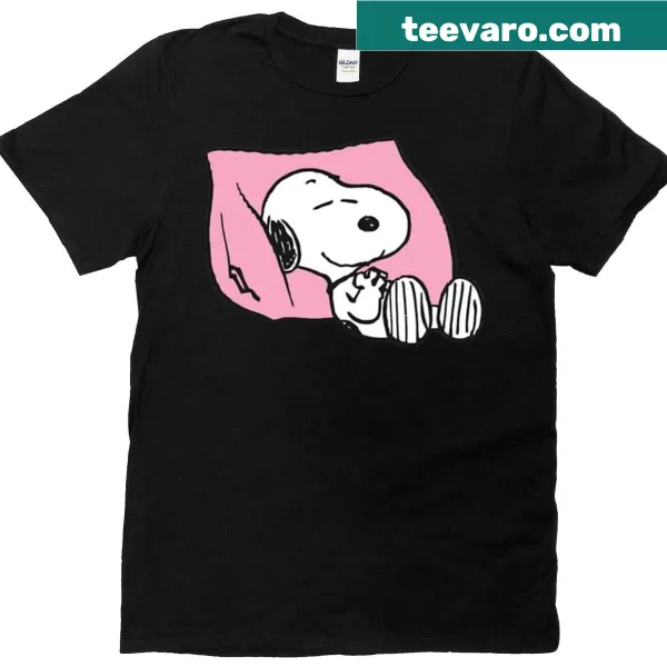 T-shirt featuring a relaxed Snoopy with a dream theme illustration