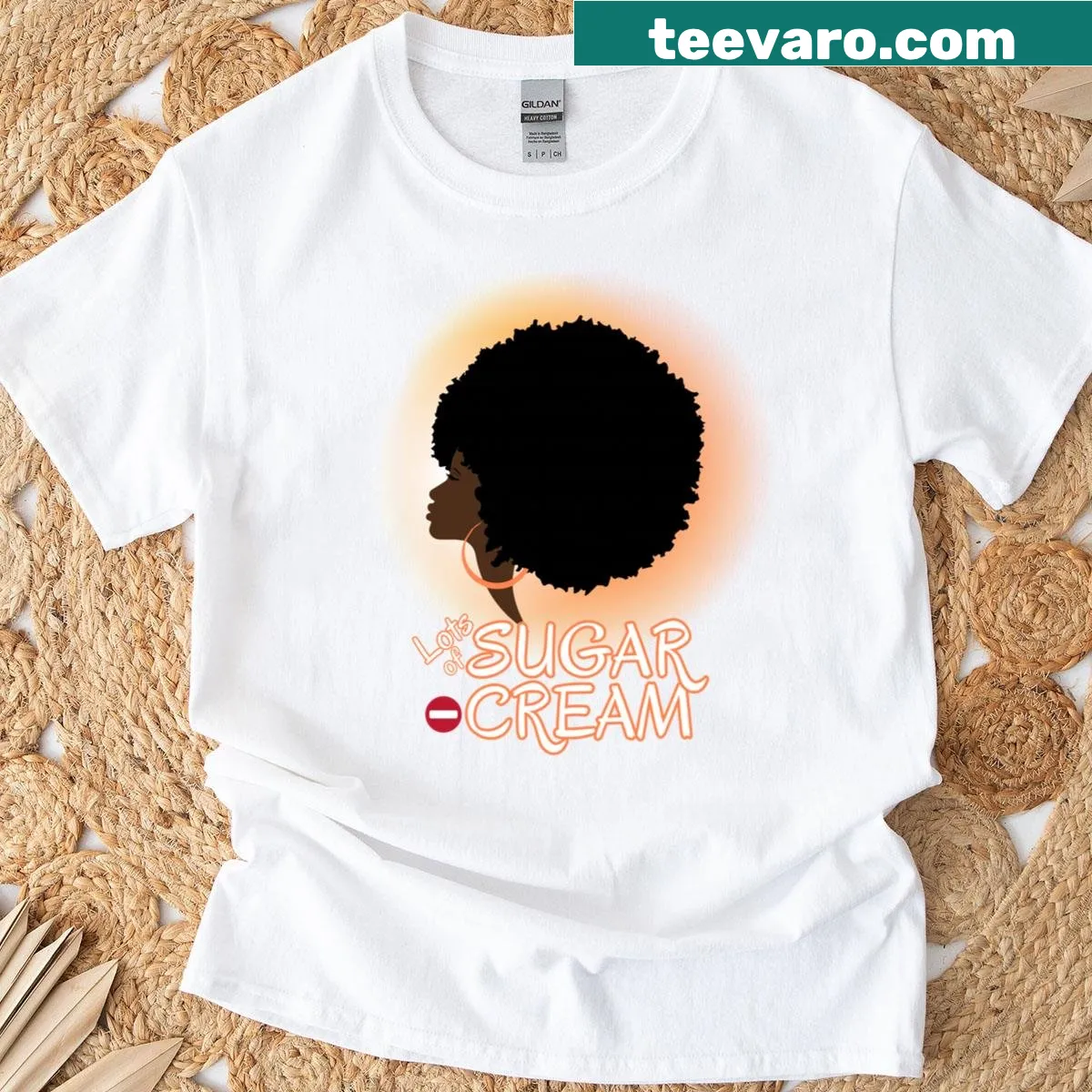 Illustration of an Afro-Latina woman with an afro on a shirt. — on a men's t-shirt