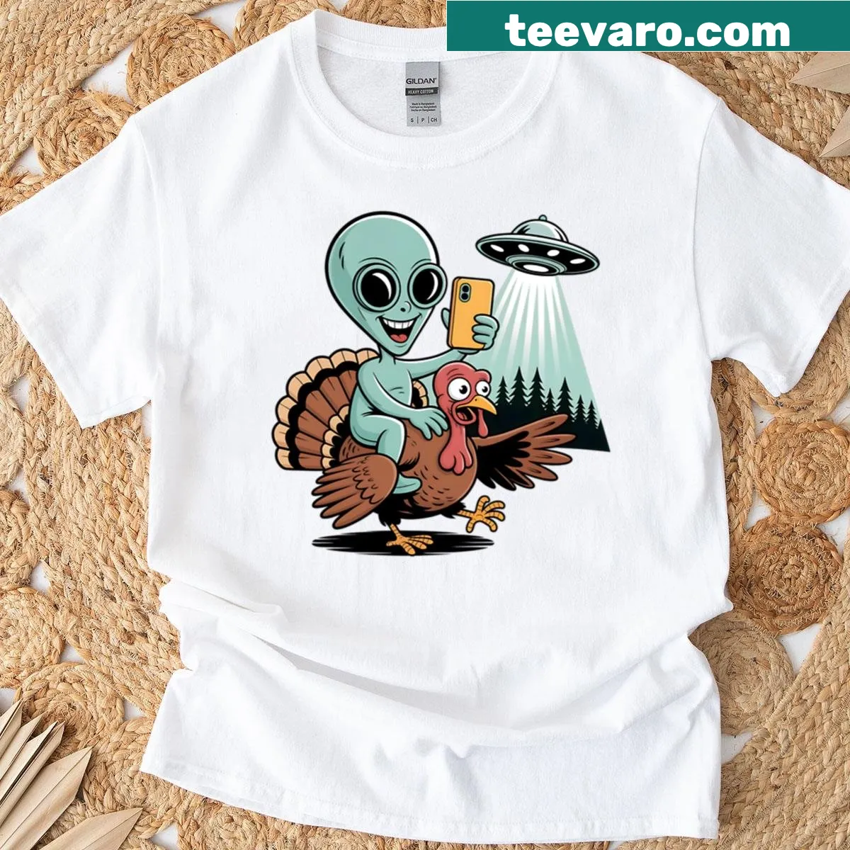 Cartoon of a turkey taking a selfie with an alien in a UFO — on a men's t-shirt