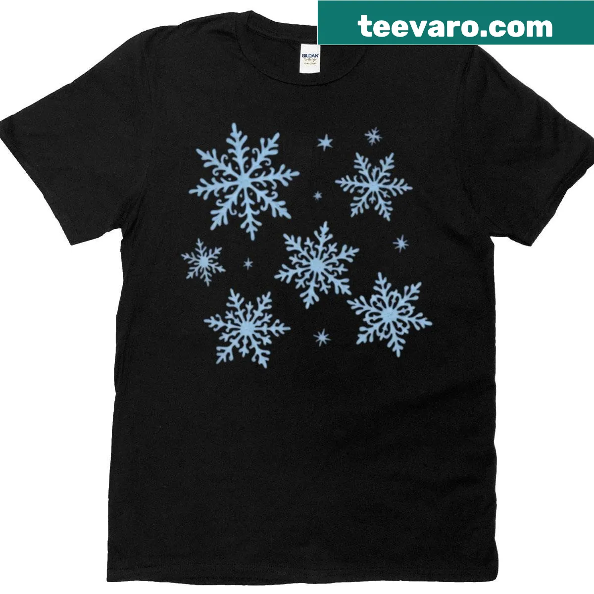 Oversized t-shirt with a watercolor design of blue snowflakes — on a men's t-shirt