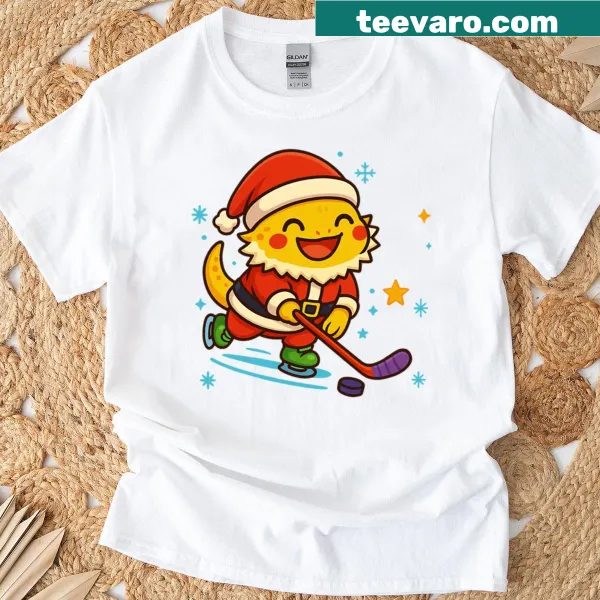 Cute bearded dragon in a Santa hat on Christmas T-shirt