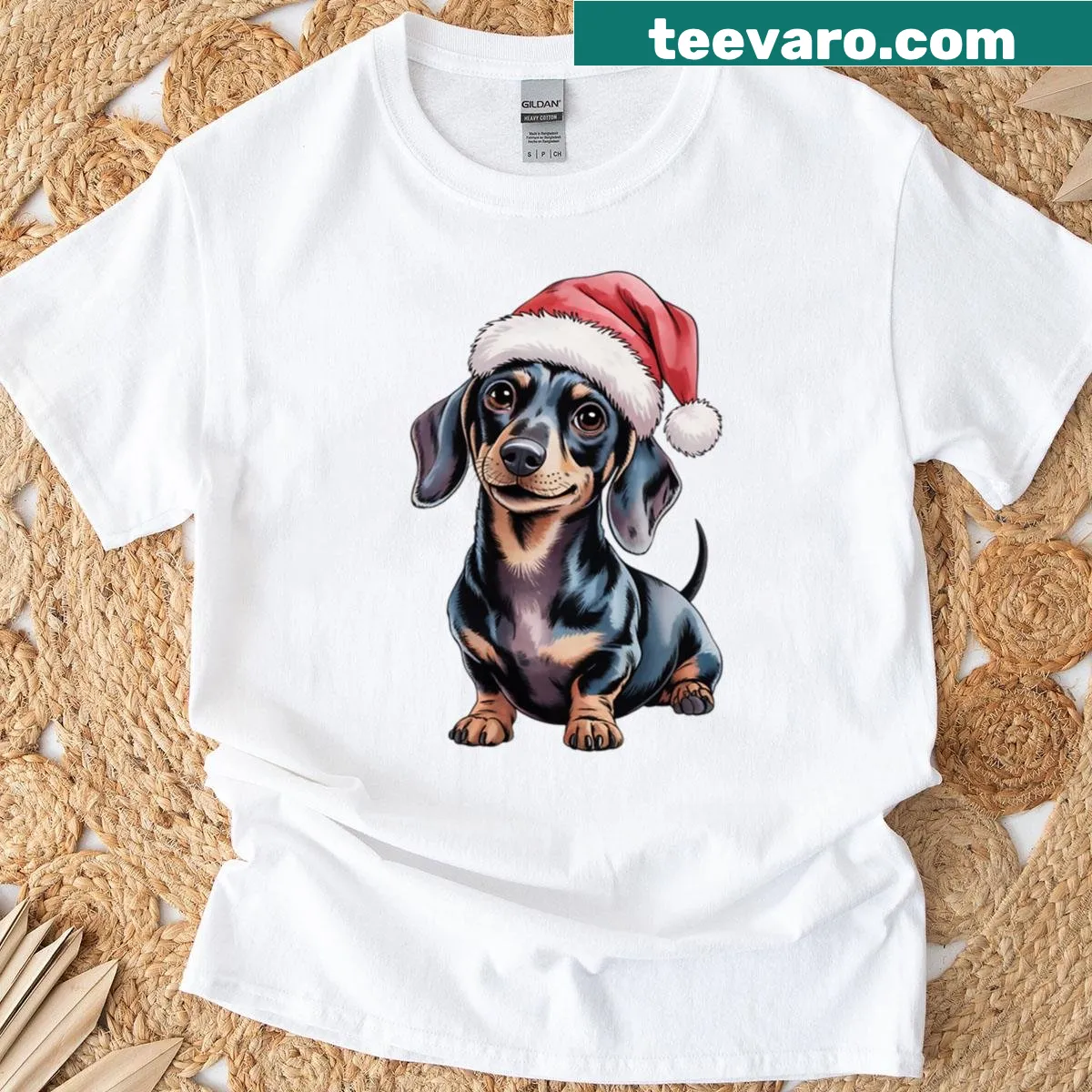 Christmas shirt with a dachshund in a Santa hat illustration — on a men's t-shirt