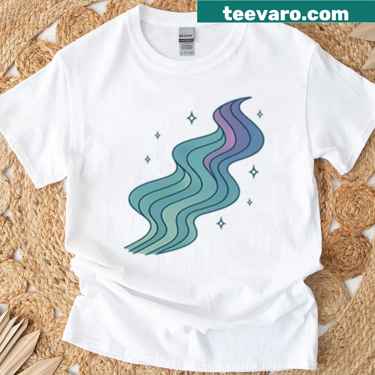Silhouette of the Aurora Borealis in a linear design on a T-shirt — on a men's t-shirt