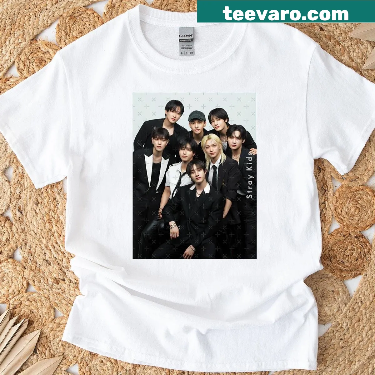 Black and white K-pop shirt with Stray Kids signatures printed. — on a men's t-shirt