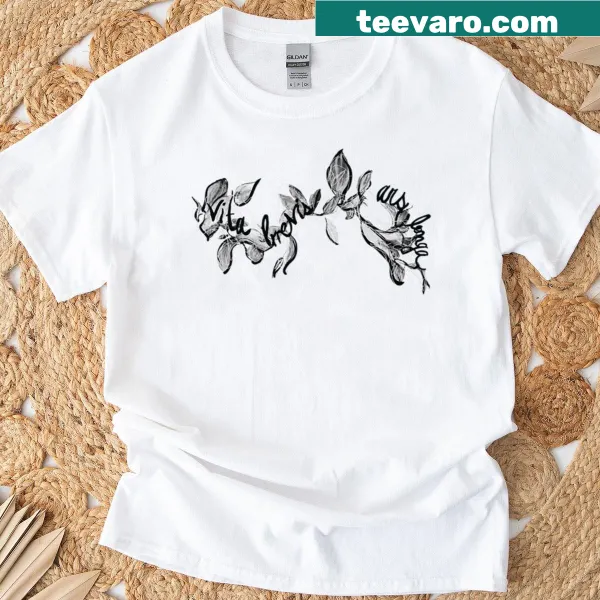 Minimalist t-shirt with the phrase 'Vita Brevis Ars Longa'