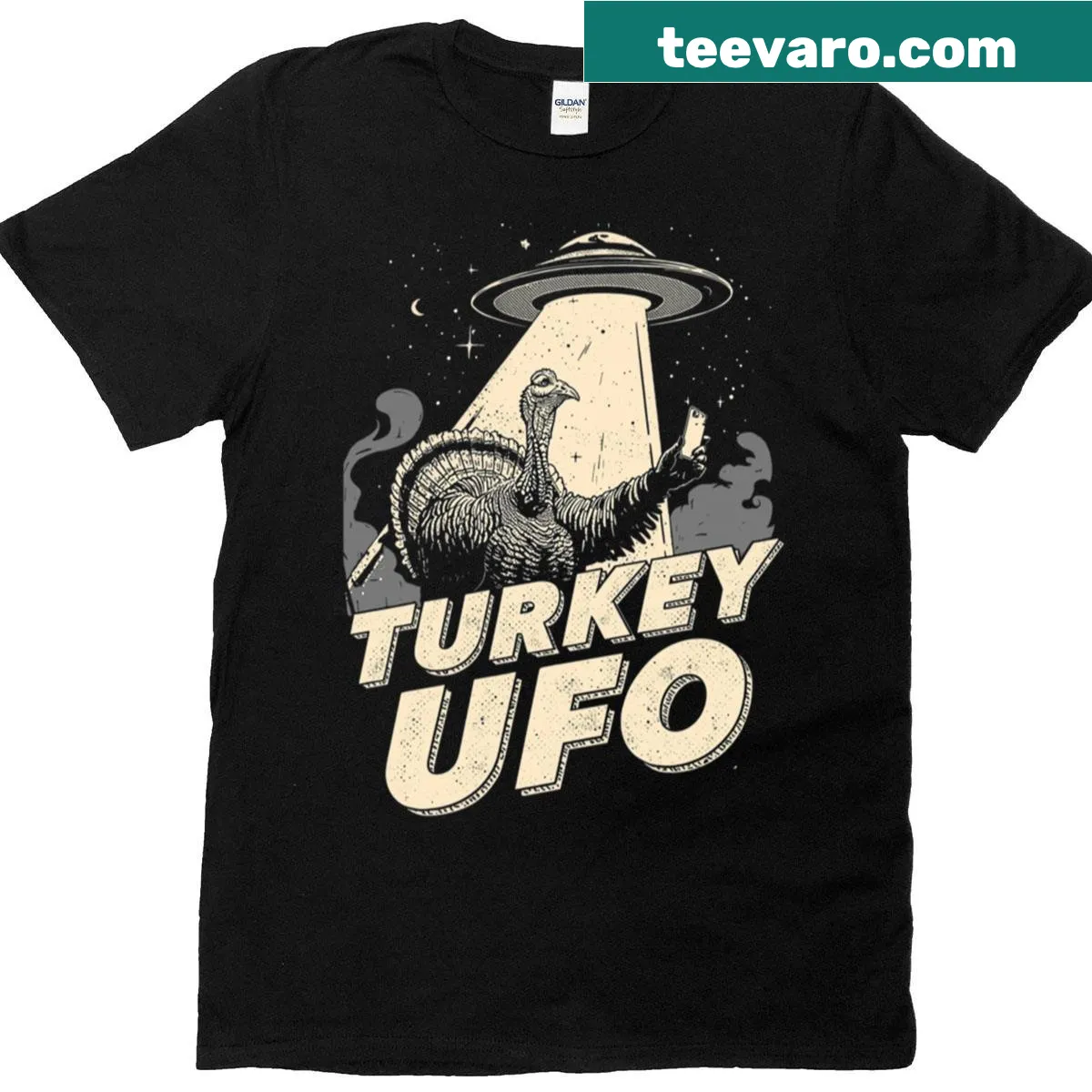 Retro T-shirt with an alien turkey taking a selfie — on a men's t-shirt