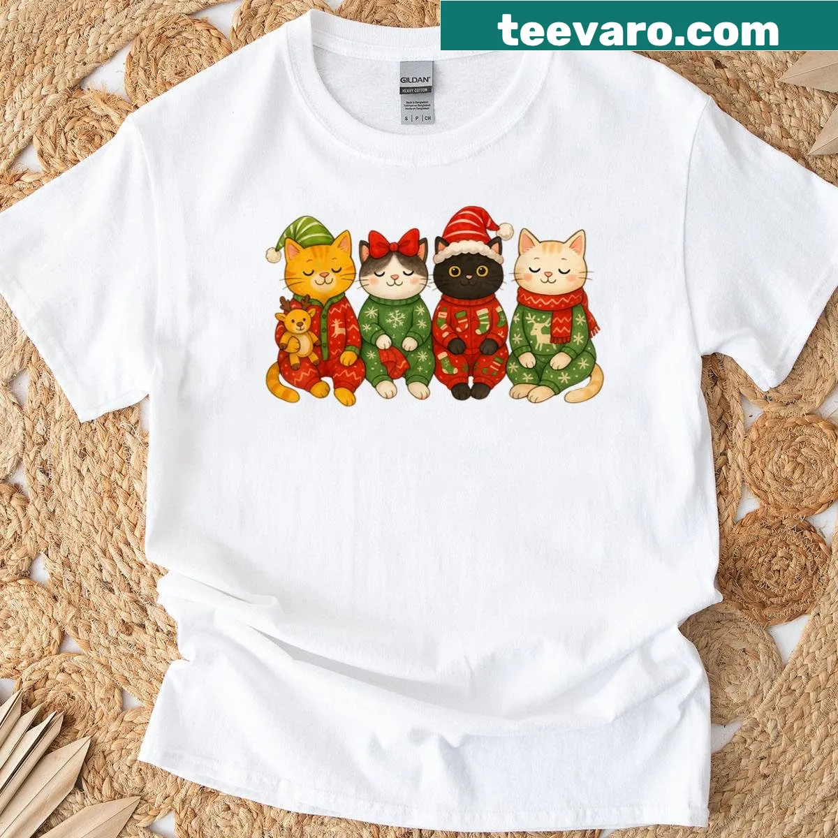 Matching family Christmas T-shirt with cute cats illustration — on a men's t-shirt