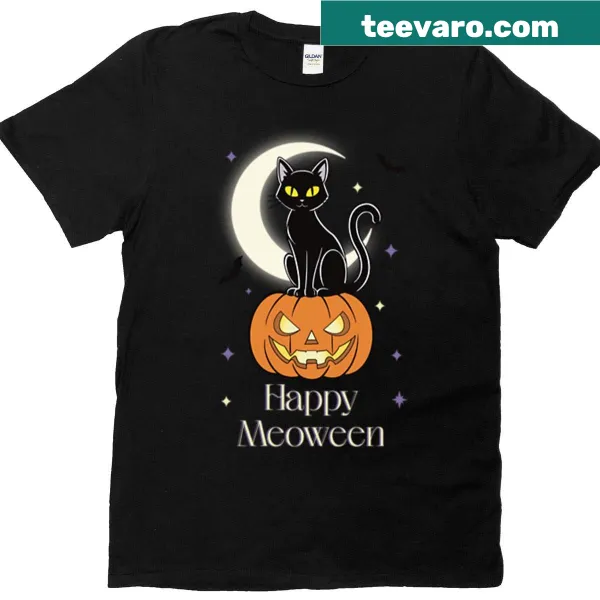 Oversized t-shirt featuring a playful Halloween cat graphic