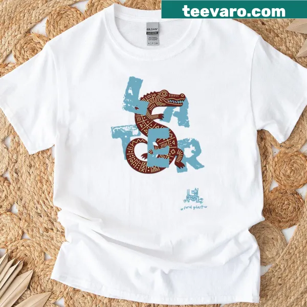 Playful retro oversized T-shirt featuring a gator design