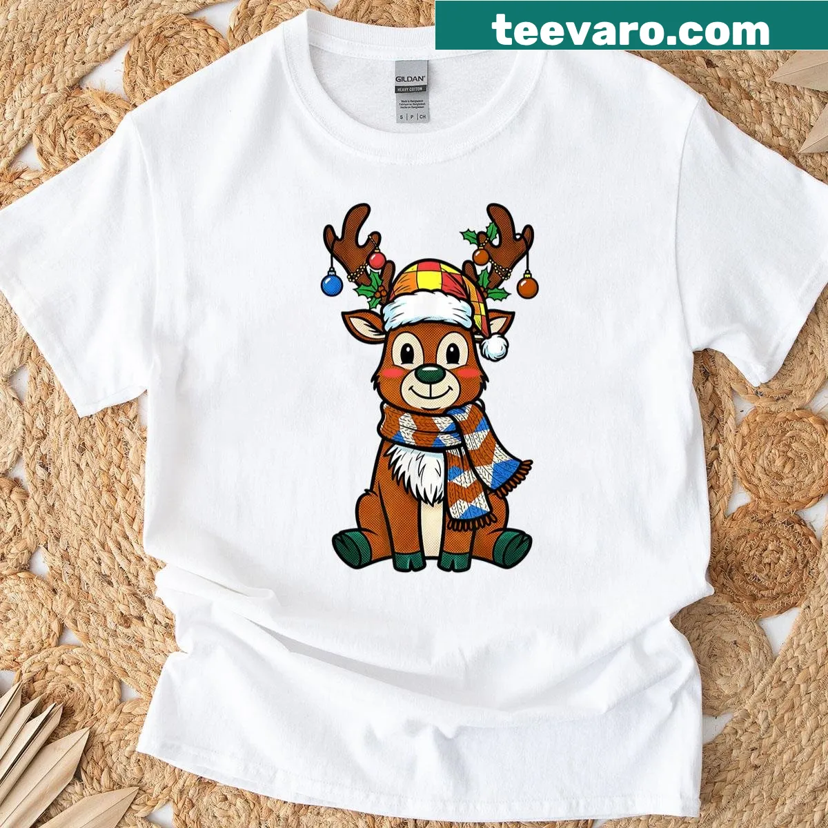 Reindeer in a Santa hat with Christmas lights on a t-shirt — on a men's t-shirt